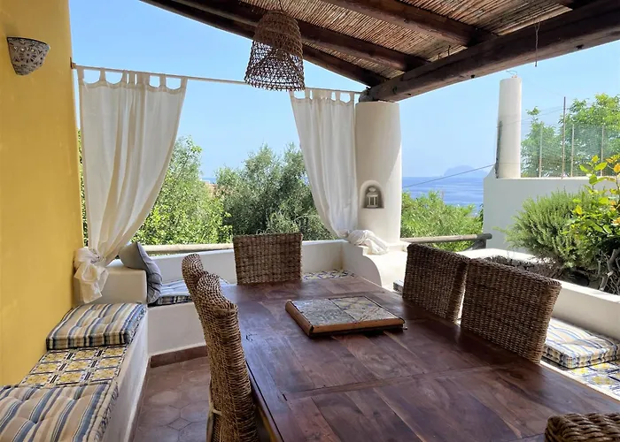 La Casa Sul Porto Di Santa Marina - Isole Eolie